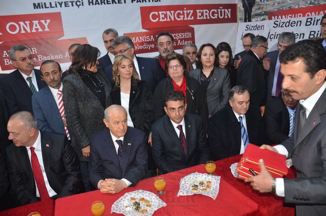 MHP LİDERi DEVLET BAHÇELİ AKHİSARLILAR İLE BULUŞTU